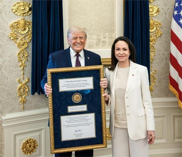 Machado entrega su medalla del Nobel de la Paz a Donald Trump  - La Tribuna