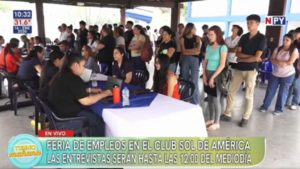 Jóvenes y adultos de más de 50 años aprovechan feria de empleo en Sol de América