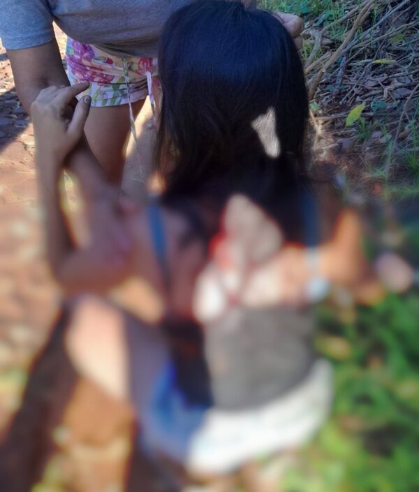 Intento de feminicidio: apuñaló a su ex y escapó con menores