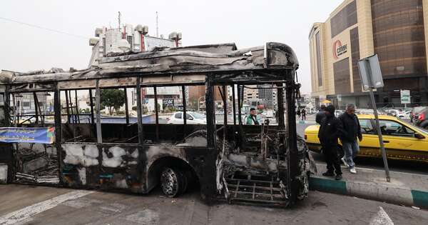 La Nación / Brutal represión a protestas en Irán supera 20.000 arrestos y 3.400 muertos
