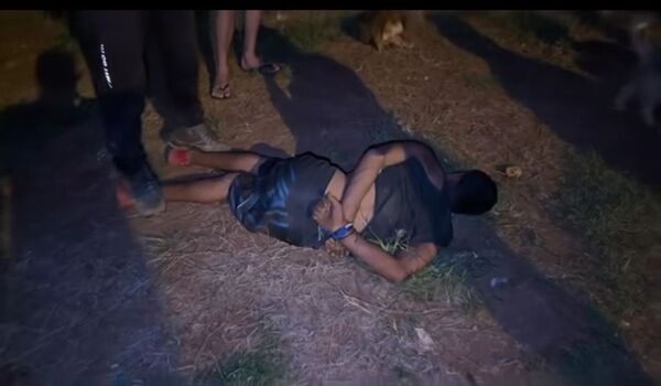 Popular / Los vecinos hartos de malevos, capturaron y entregaron a la policía