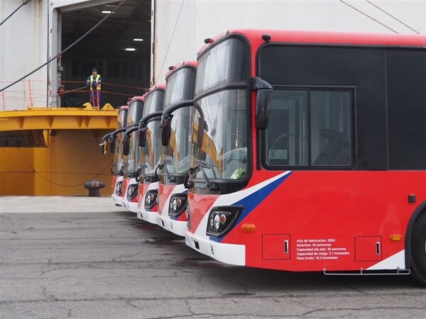 Se especula que ataques a nuevos buses serían por reforma del transporte público