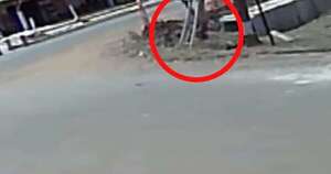 La Nación / Falleció el joven que se electrocutó y cayó al desagüe mientras instalaba internet