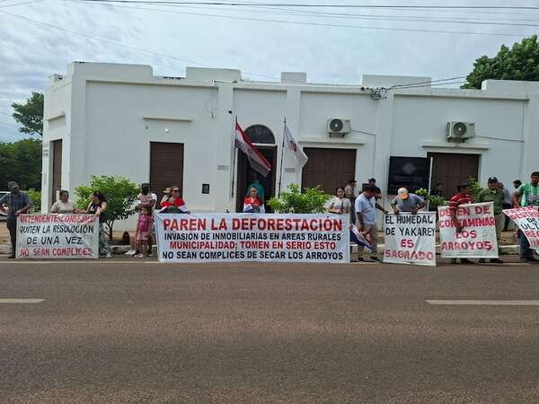 Residentes de Piribebuy se manifestaron contra la contaminación de un arroyo y exigen respuestas de la Intendencia - Nacionales - ABC Color