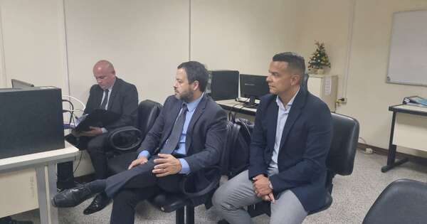 La Nación / Lingotes de oro: juez Otazú mantiene en prisión a jefe de la Dinac