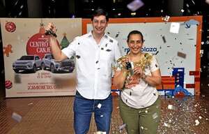 Shopping Multiplaza entregó dos camionetas 0 km  - Empresariales - ABC Color