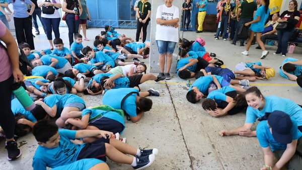 Bomberos de Sajonia reciben a 100 niños en su colonia