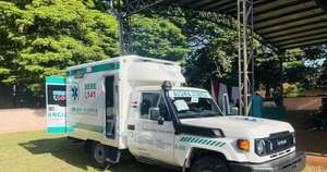 La Nación / Concretan entrega de 12 ambulancias