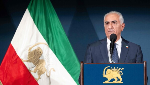 Heredero del sha de Persia propone plan de transición