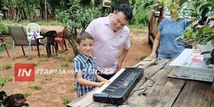 TRINIDAD APOYA A JOVEN ARTISTA LOCAL CON ENTREGA DE INSTRUMENTO MUSICAL