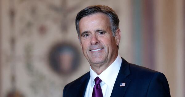 La Nación / La presidenta interina de Venezuela recibió al jefe de la CIA