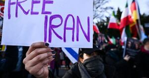 La Nación / Irán: manifestantes denuncian represión con tiradores clandestinos y ejecuciones en calle