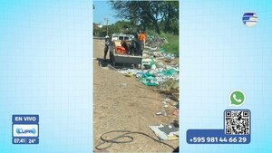 ¡Lamentable! Graban a jóvenes arrojando basura directamente a la calle