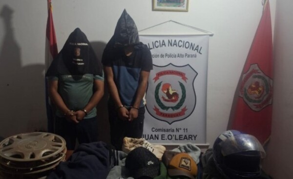 Aprehenden a dos hombres tras abandonar vehículo que sería robado 