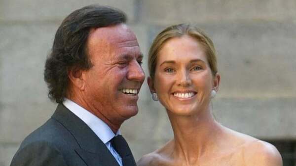 Esposa de Julio Iglesias salió a defenderlo: dijo que confía en su marido