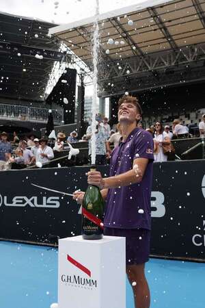 Mensik supera en la final al argentino Báez - Tenis - ABC Color