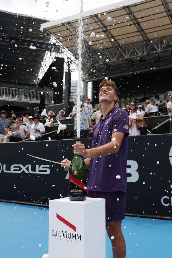 Mensik supera en la final al argentino Báez - Tenis - ABC Color