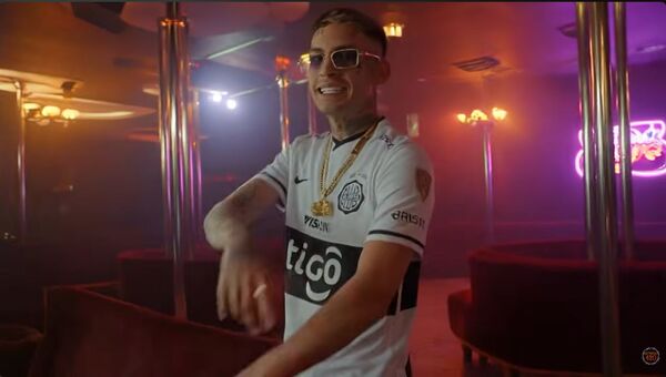 Popular / (VIDEO) ¡L-Gante estrenó videoclip con casaca de Olimpia!