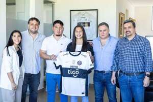 Fútbol femenino: Claudia Martínez lleva su clase a Estados Unidos - Fútbol - ABC Color