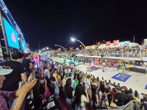 Resplandeciente apertura de la edición 100 del Carnaval Encarnaceno - Nacionales - ABC Color