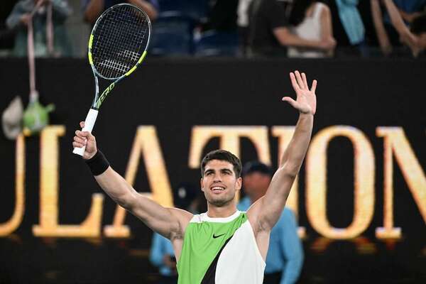 Alcaraz arranca con victoria en sets corridos - Tenis - ABC Color