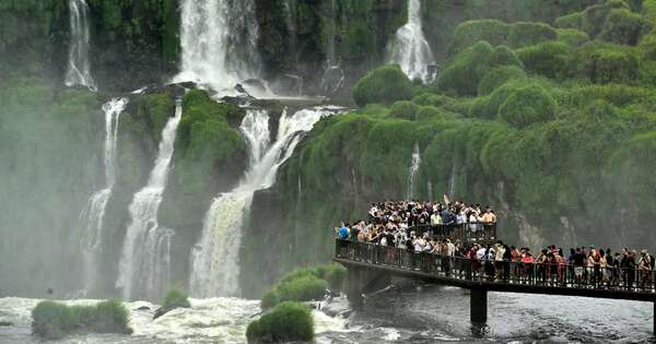 La Nación / Resaltan récord de turistas paraguayos en las Cataratas del Iguazú en 2025