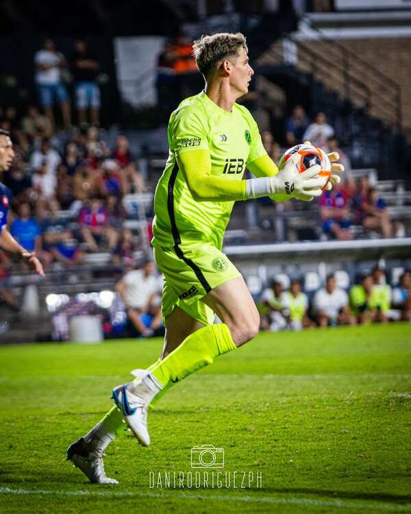 La impresionante tapada de Orlando Gill ante el gran disparo de Jorge Morel - Deportes - ABC Color