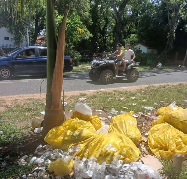 San Bernardino: basura en cada esquina y silencio municipal - Nacionales - ABC Color