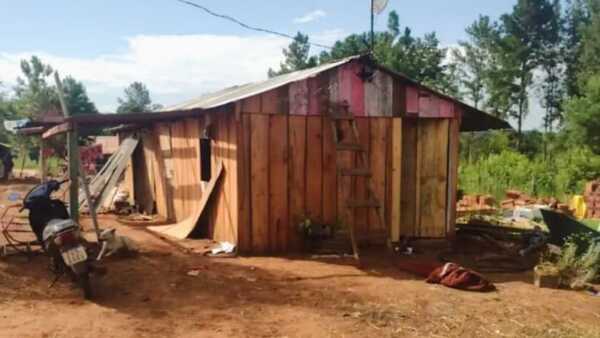 Joven muere electrocutado cuando intentaba instalar una llave en su casa en Itapúa