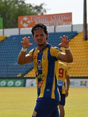 Sarmiento de Junín da la bienvenida al  paraguayo Carlos Ulises Delgado - Fútbol Internacional - ABC Color