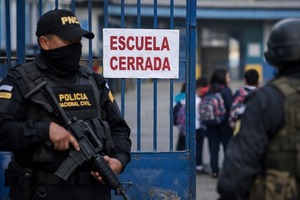 Guatemala suspende clases por ola de violencia y ataques contra la Policía