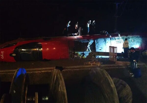 España: 39 fallecidos en un choque de trenes