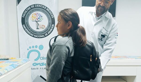 El uso correcto de la mochila escolar, clave para prevenir dolores y lesiones en niños