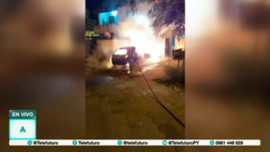 Incendio provocado consume vehículo en barrio de Asunción