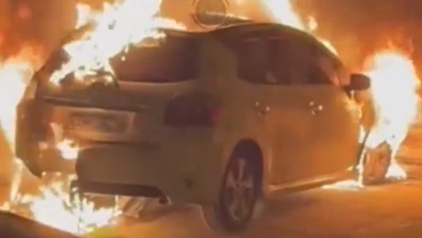 Una joven denuncia que ex pareja le quemó su vehículo tras ruptura