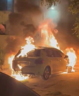 Popular / Despechado no aceptó tarjeta roja y en venganza quemó auto de su ex