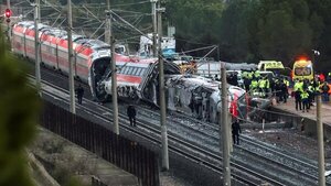 Tragedia en España: casi 40 fallecidos por descarrilamiento de dos trenes