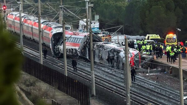 Tragedia en España: casi 40 fallecidos por descarrilamiento de dos trenes