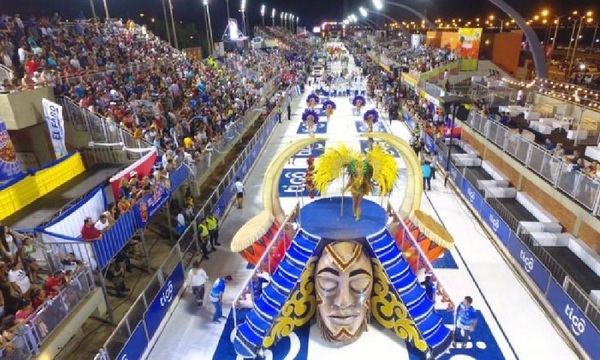 Sambódromo recibió a miles de personas en el inicio del Carnaval Encarnaceno 2026 - OviedoPress