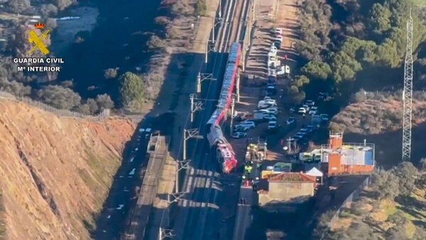 Se elevan a 39 los muertos en el accidente de tren del domingo en España