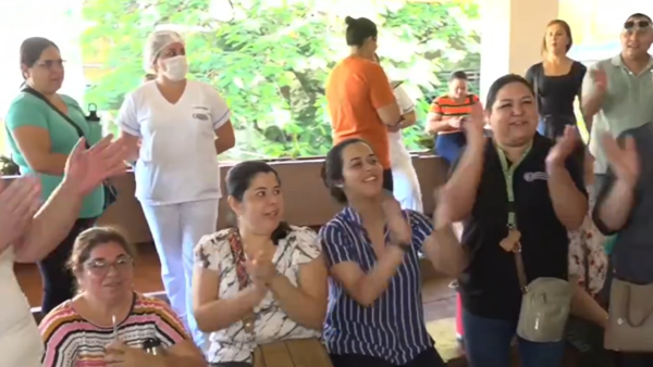 Funcionarios del Hospital de Itauguá reclaman pago por insalubridad y complementos en el aguinaldo