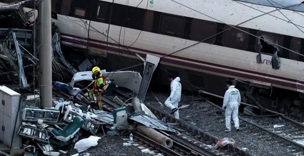 Choque de trenes en España deja al menos 39 fallecidos