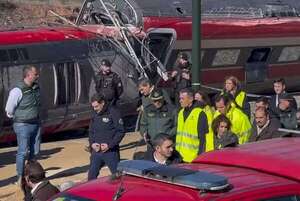 Sánchez asegura que se sabrá “la verdad” del accidente ferroviario que causó 39 muertos - Mundo - ABC Color