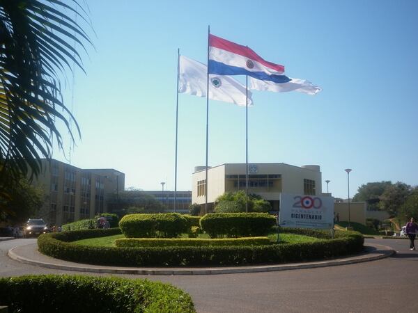 Enfermeros del Hospital Nacional denuncian atraso en pago de aguinaldos y beneficios laborales