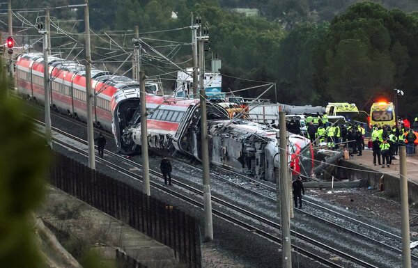Colisión de trenes en España deja al menos 39 muertos | Unicanal