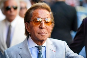 El diseñador italiano Valentino muere en Roma a los 93 años