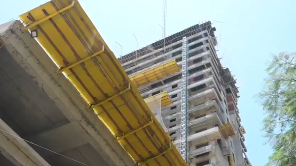 Accidente laboral en Asunción: Joven albañil cae 18 pisos de un edificio en construcción