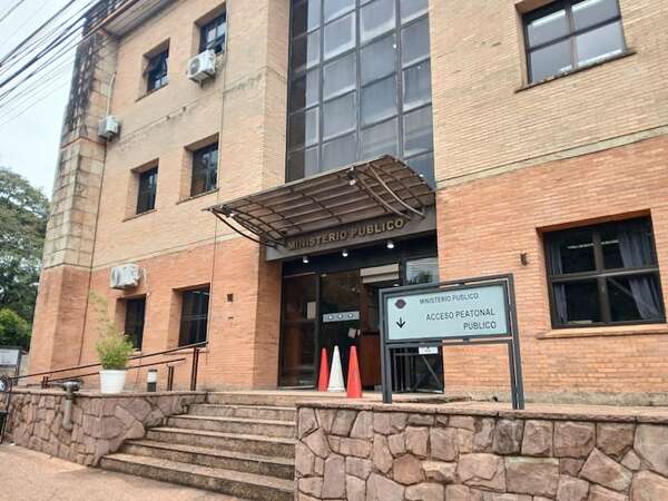 Fiscalía acusa a comisario de Interpol por abuso sexual de menor y pide elevar la causa a juicio oral - Nacionales - ABC Color