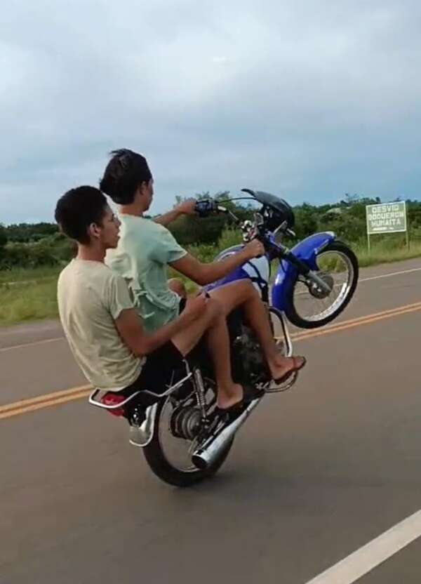Video: jóvenes convierten ruta al aeropuerto de Pilar en  escenario de alto riesgo - Nacionales - ABC Color