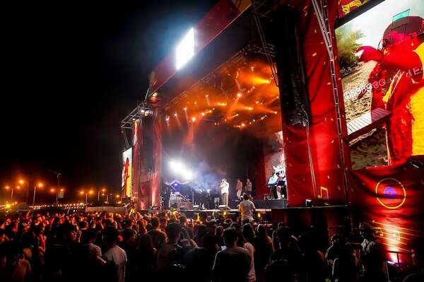 FMK encendió la costanera de Encarnación ante casi 20.000 personas - Espectáculos - ABC Color